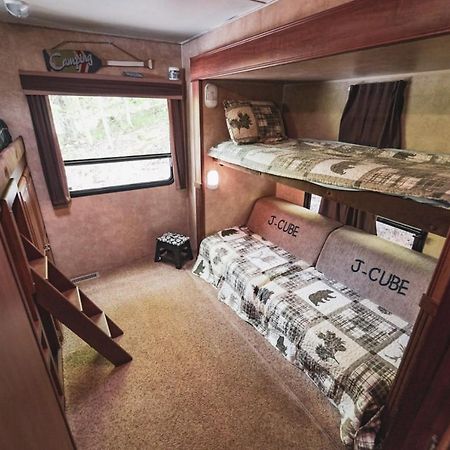 Rv Adventure Roscoe Pet Friendly Hotel Buitenkant foto