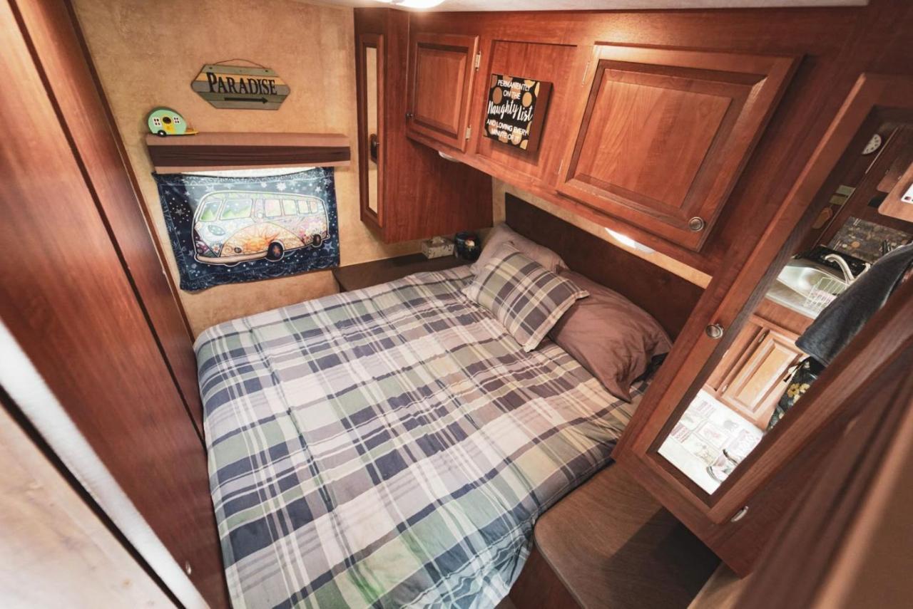 Rv Adventure Roscoe Pet Friendly Hotel Buitenkant foto